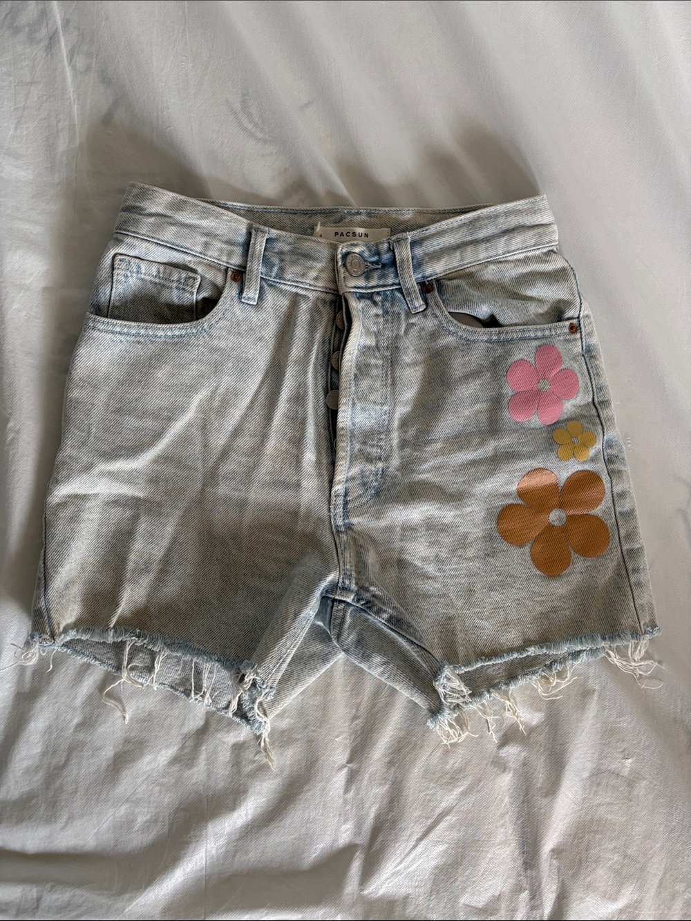 PacSun 90s Girlfriend Light Denim Shorts w/ Pink and Orange Flowers Size 24